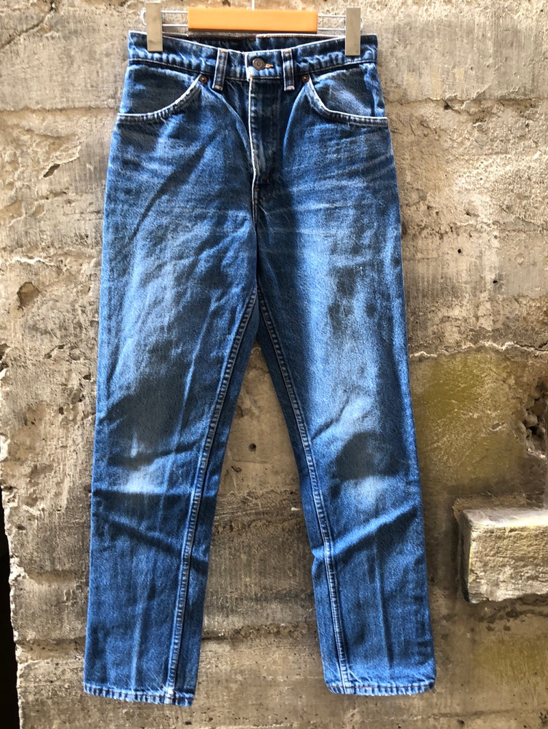 (RR2242) Vintage Medium Wash Levi’s Straight Leg Jeans