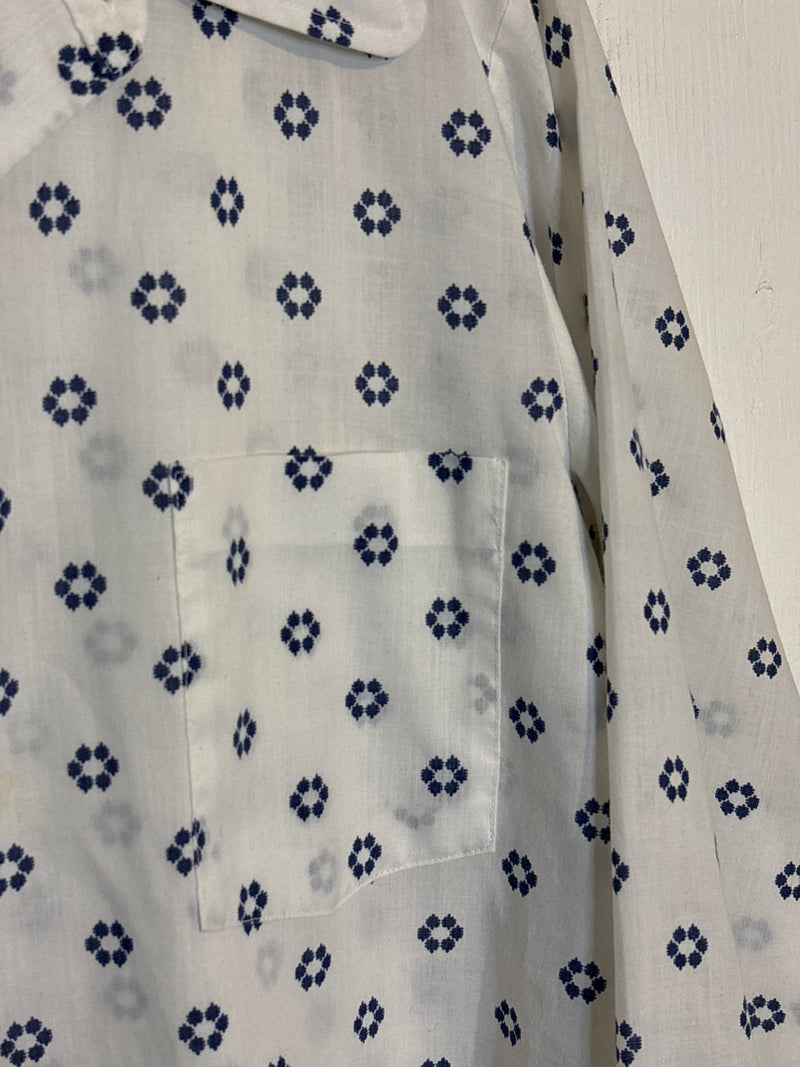 (RR3261) Vintage White Blue Floral Button Down Shirt