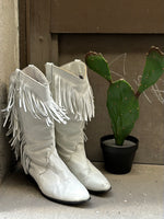 (RR2897) Vintage 80s White Fringe Cowboy Boots