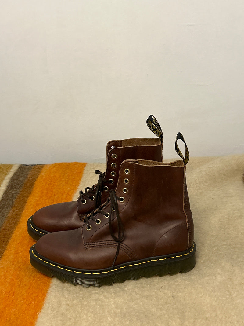 (RR3379) Doc Martens 8 Hole Boots