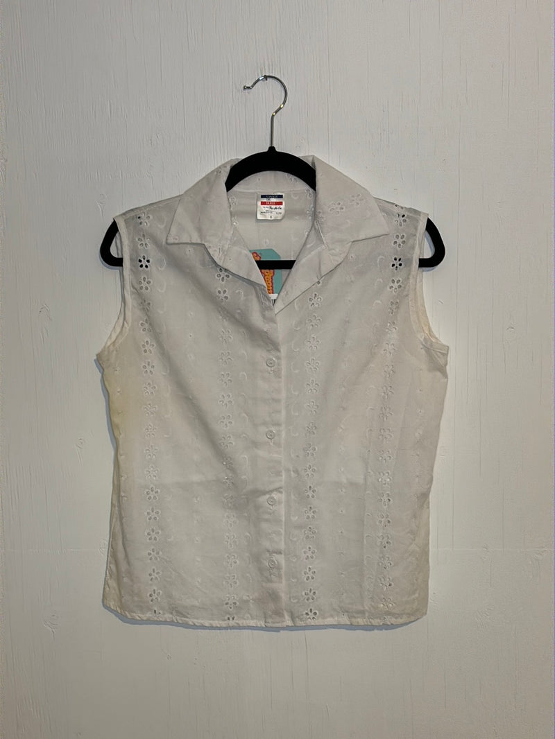 (RR2947) Vintage White Eyelet Sleeveless Button Down Blouse