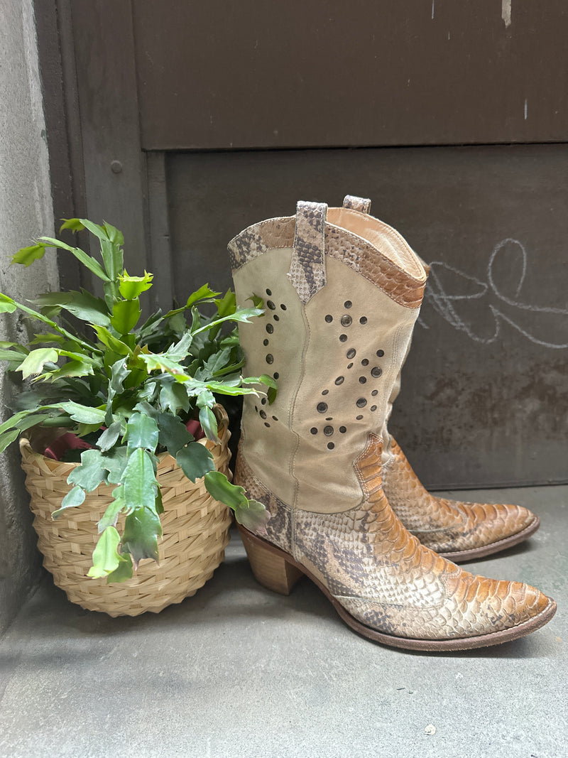 (RR3282) Cowboy Boots