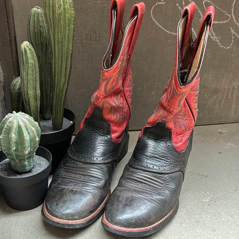 (RR3059) Ariat Black and Red Cowboy Short Boot