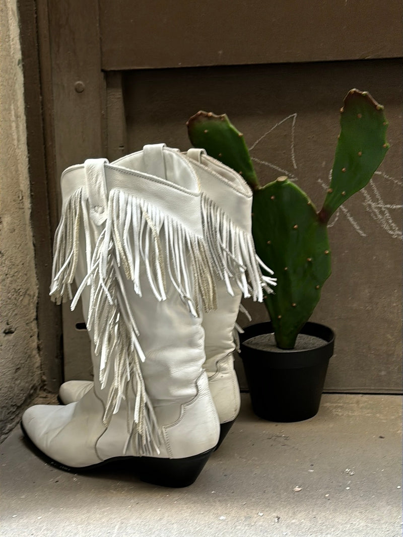 (RR2897) Vintage 80s White Fringe Cowboy Boots