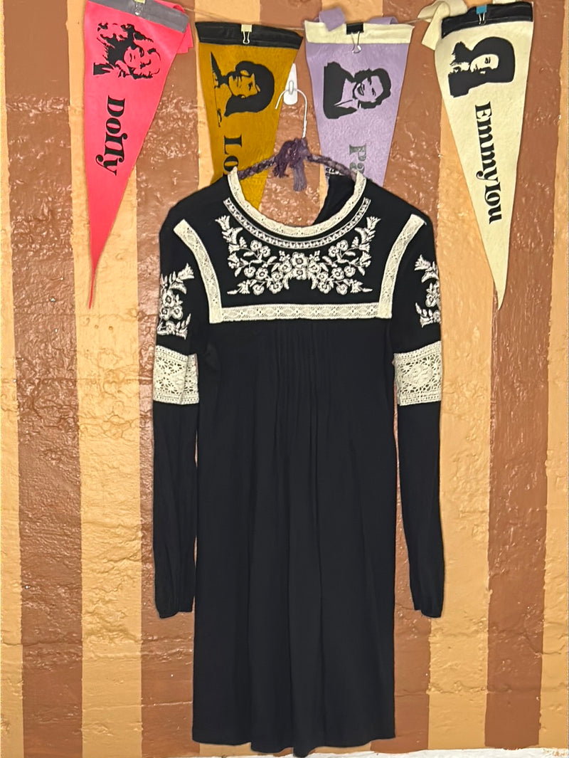 (RR1992) Embroidered Lace Black Dress