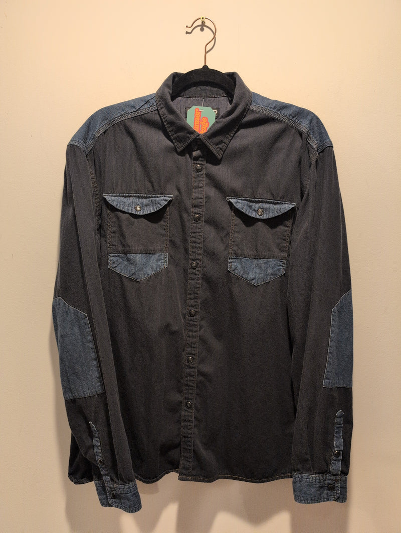 (0525RR3735) Two Tone Denim Panel Black Pearl Snap Shirt