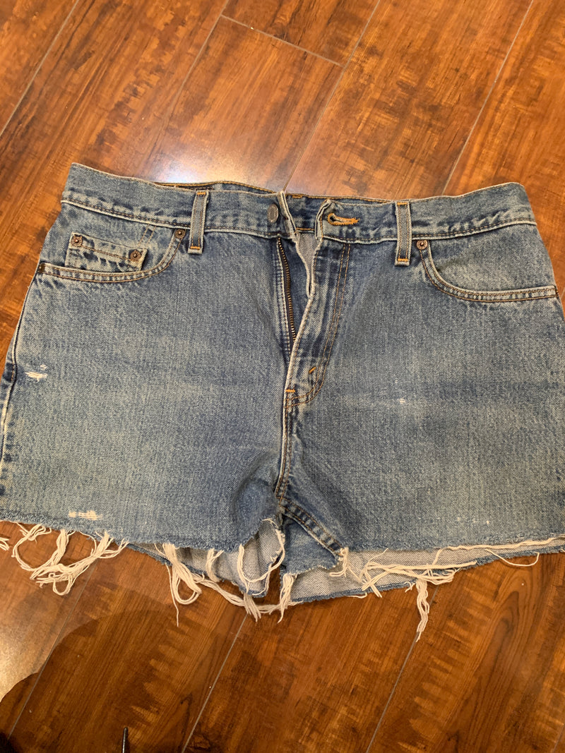 (RR694) Levis Cut-Off Shorts